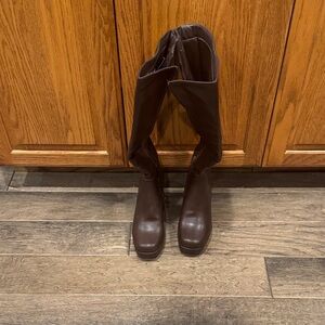 TOP Moda Dark Brown Heeled Boots